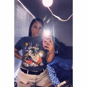 Meet your Posher, Dominique